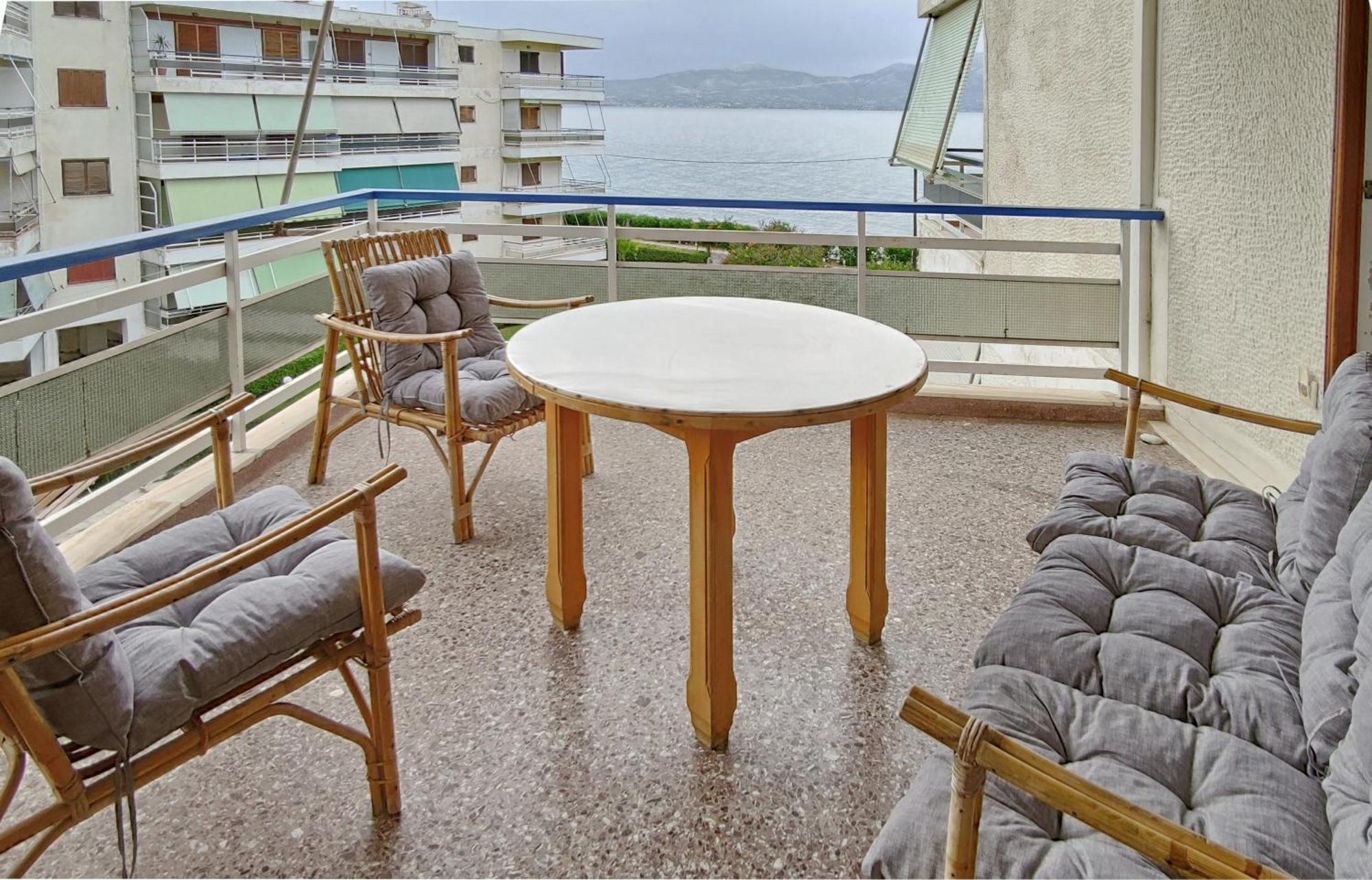 δίπλα στη θάλασσα, παραλία μαρκοπούλου Apartment *